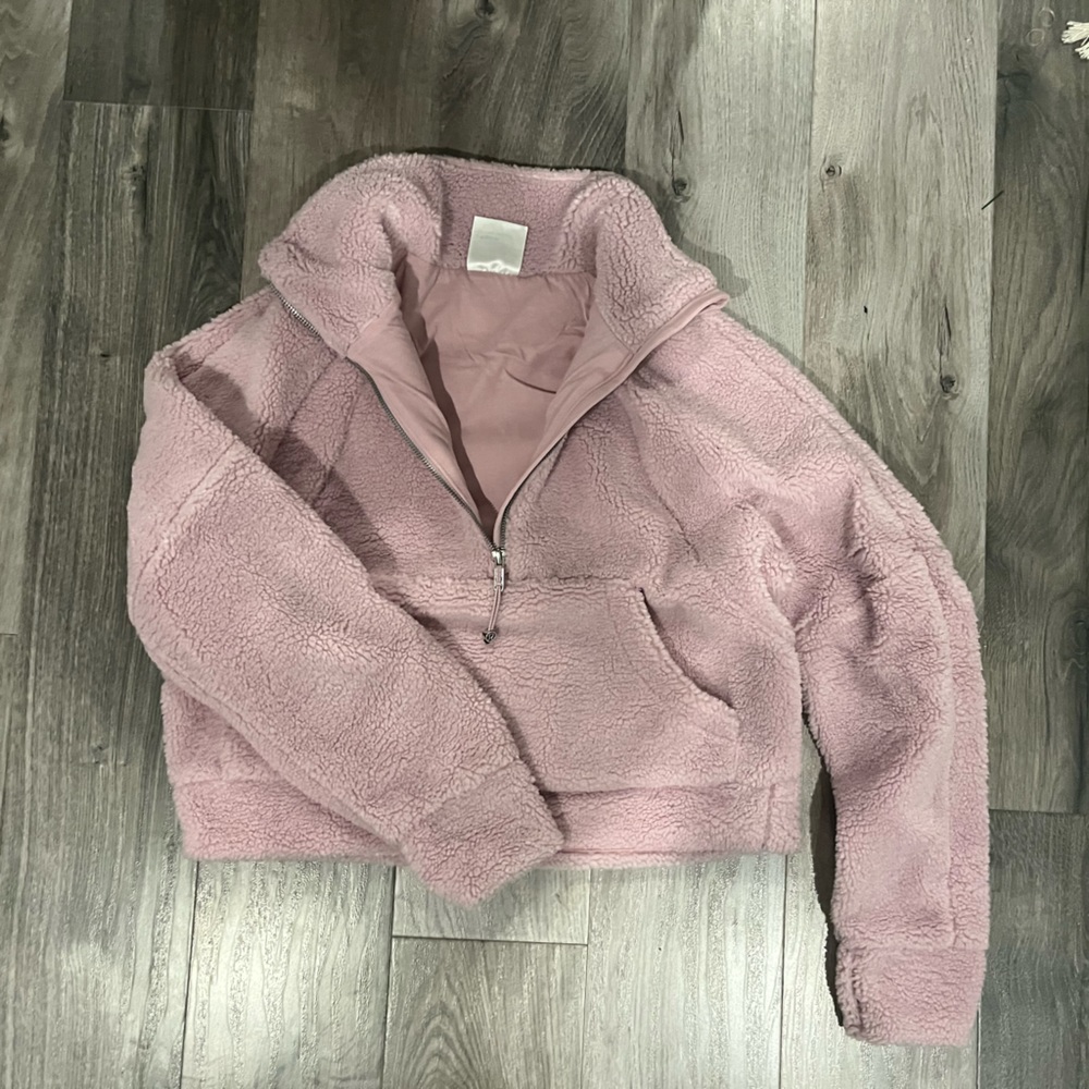 $600 for 16 piece lululemon and Iviva bundle. Everything is in great condition!